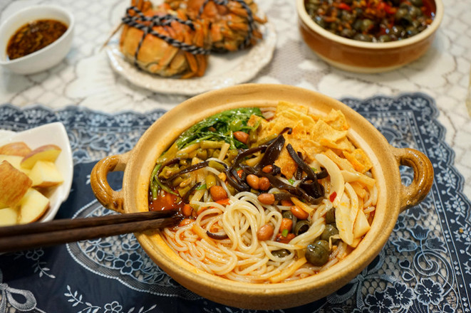 李子柒家月销95万的螺蛳粉，在家就能轻松搞定，好吃到流泪！