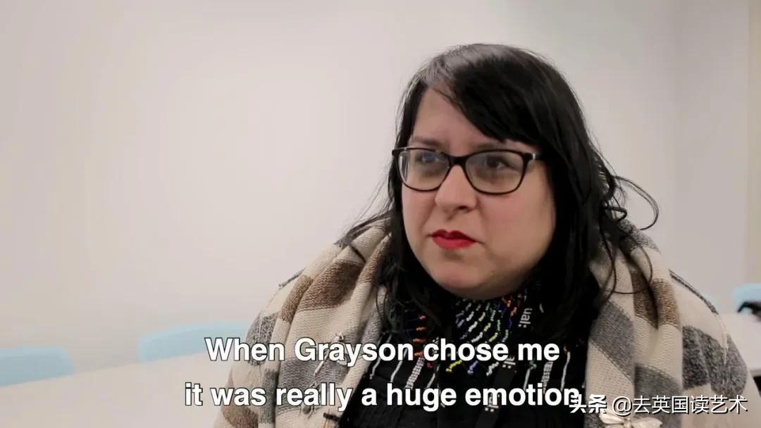 他以一己之力，让UAL的毕业典礼变成“女装大佬”的异装盛会