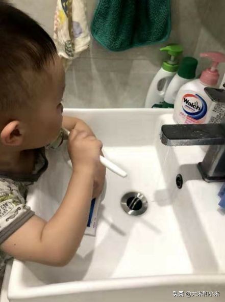 怎么教自闭症谱系障碍的小孩说话,自闭儿童怎么引导说话