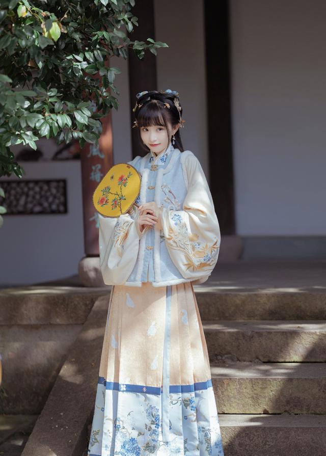 今年最新款的汉服冬天穿的,冬季汉服女保暖加厚全套