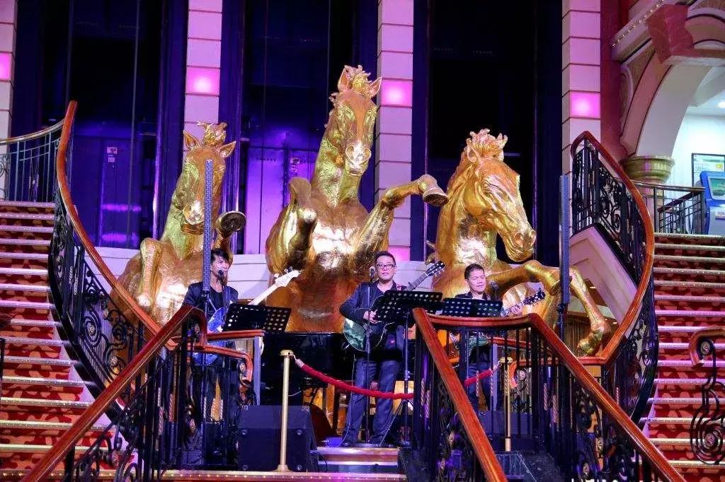 世界顶级豪华游轮合集,世界上7个不可思议的豪华游轮