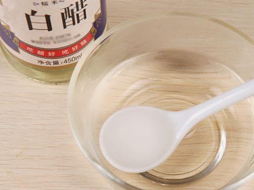 白醋洗脸可以美颜,女生用白醋洗脸