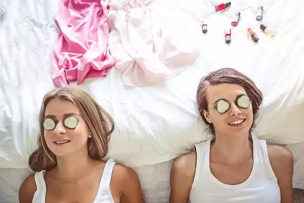 眼睛红是眼底出血还是眼表出血,眼睛发红怎么办眼底出血