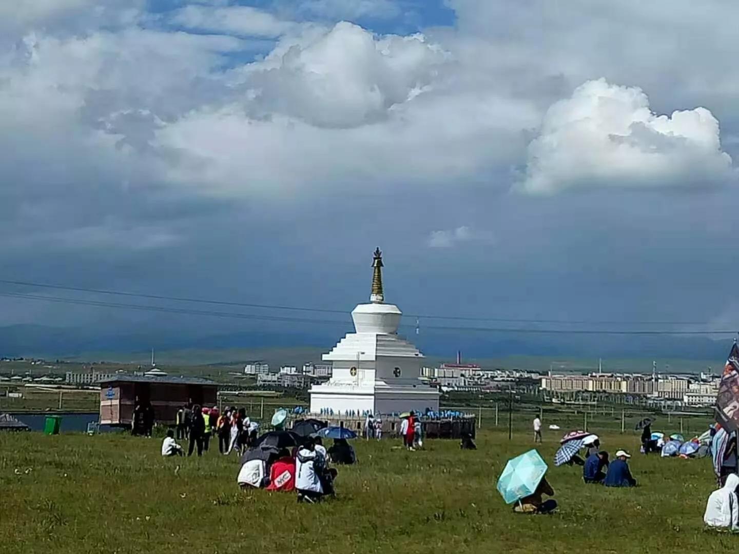 去青海湖的路上,青海湖的达玉部落咋样