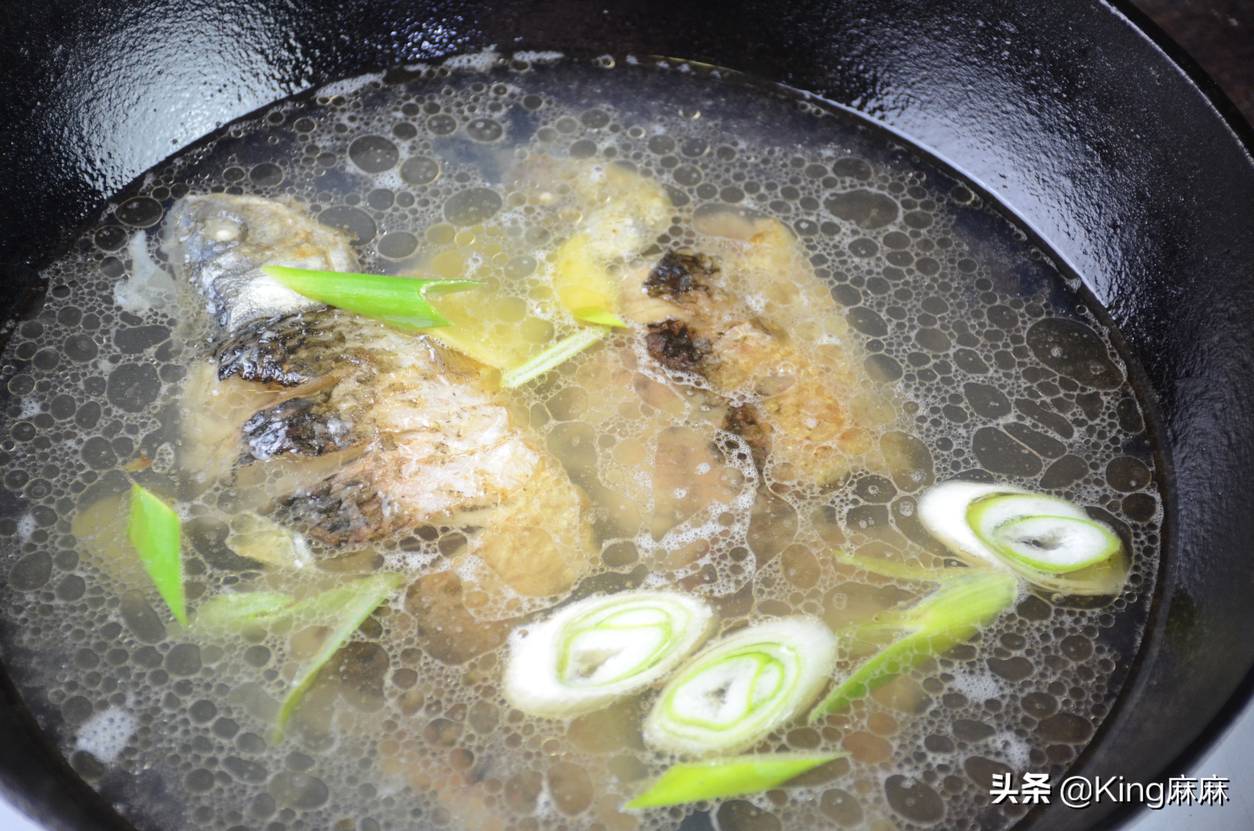 炖鱼汤到底去不去鱼鳞片,炖鱼汤只炖鱼要炖多久