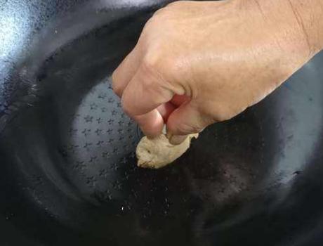 鲫鱼汤浓稠鲜香的秘诀,鲫鱼汤怎么煎鱼皮不破