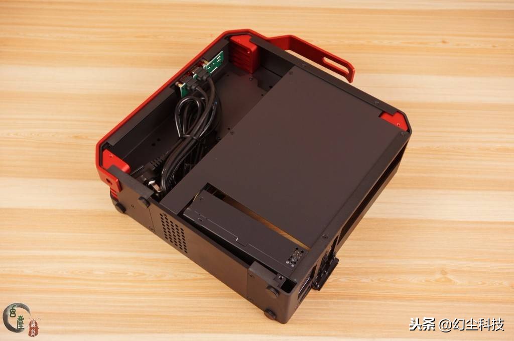 迷你小钢板桌面,电脑迷你小机箱推荐