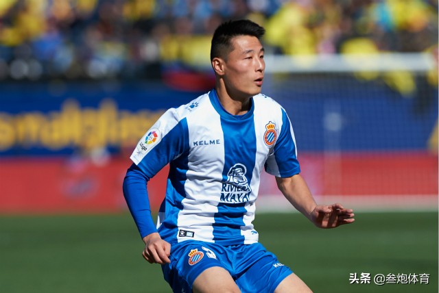 武磊对决梅西听着也惭愧！夏天卖围巾136元一条：还不是因为钱？