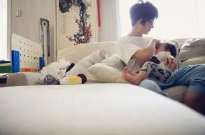 母乳宝宝特别爱喝水怎么回事,宝宝为什么喝母乳就睡了