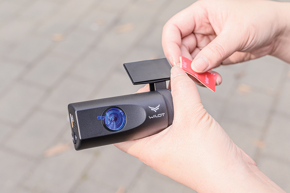 远离追尾纠纷，后视更专业，万鸥V5行车记录仪