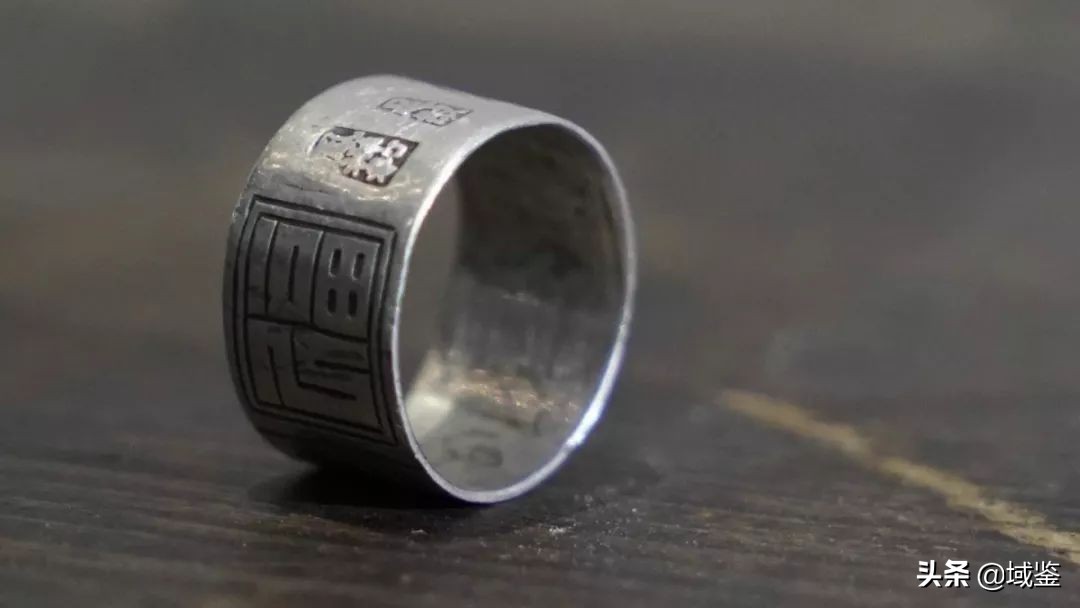 帅气主播地摊淘黄铜墨盒，遇上爽快嫂子给实在价