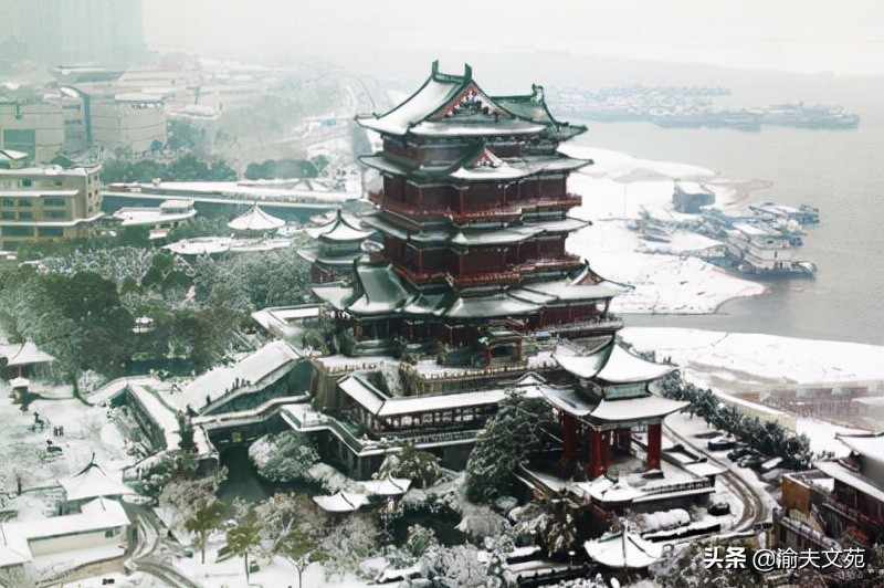 王勃重新游玩滕王阁,王勃笔下的滕王阁有多美