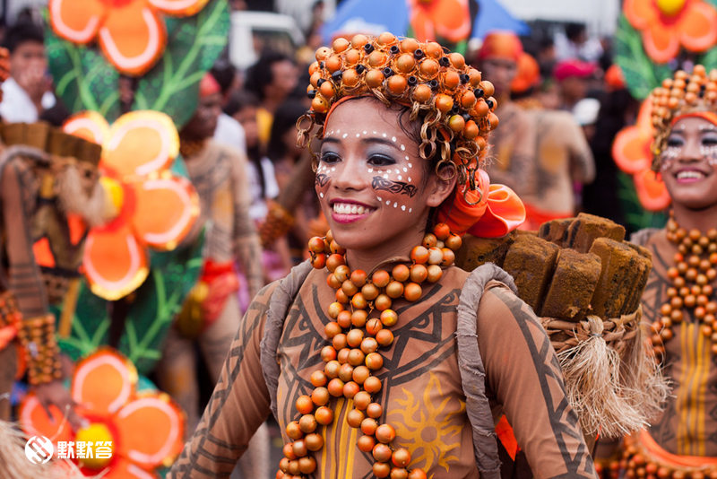 不用去西班牙，3000块就可以参加一年一度的狂欢派对，宿务圣婴节