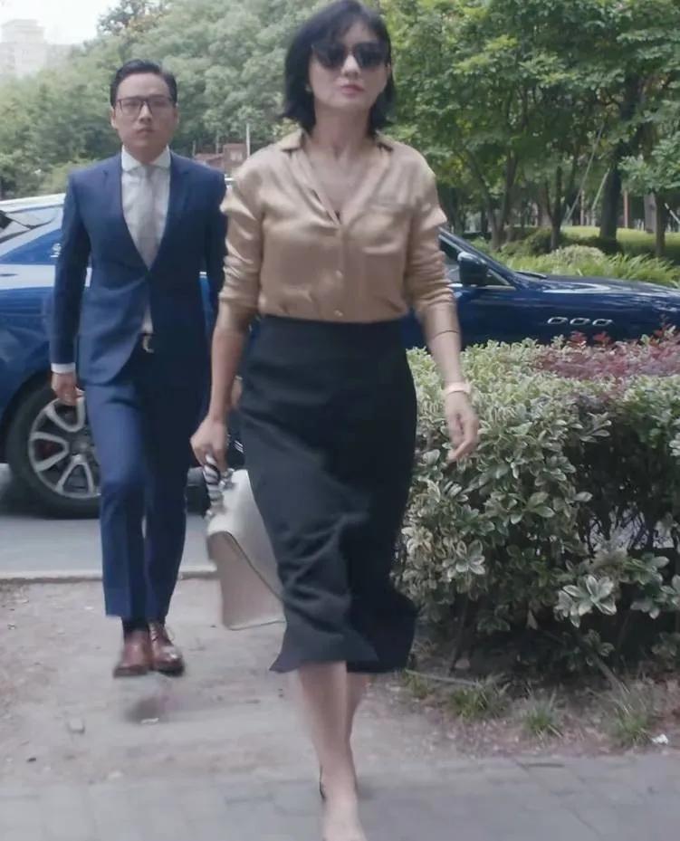 《安家》职场穿搭 | 孙俪素雅，闪闪活泼，知否仙气