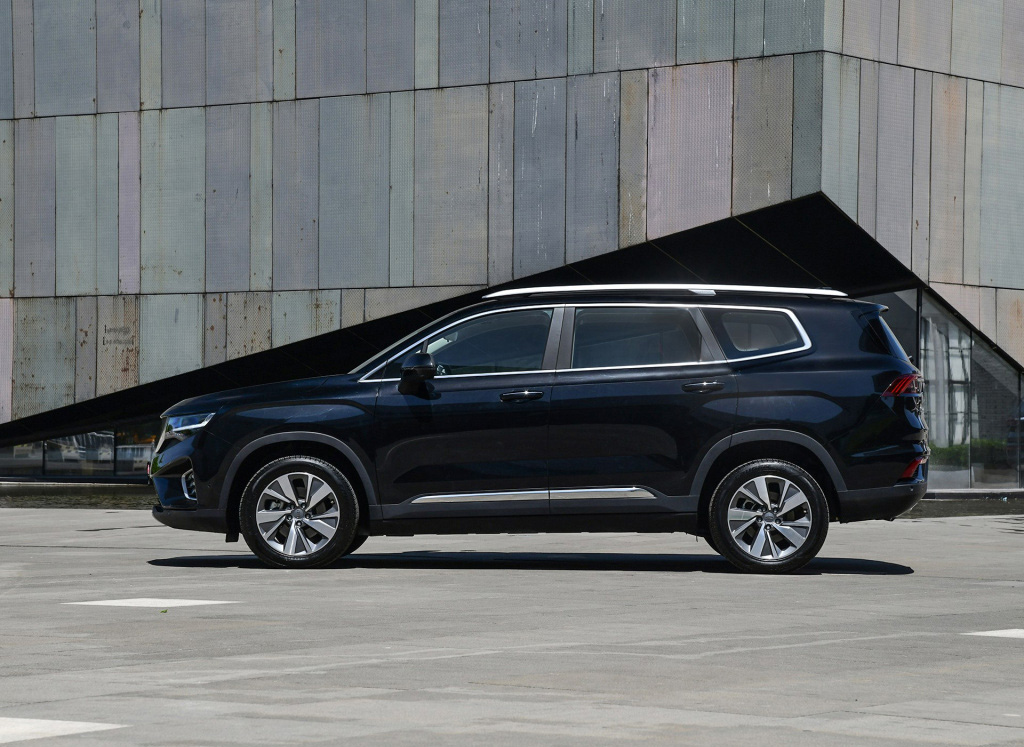 吉利豪越1.8t加92号油好还是95号,长安cs75plus和吉利豪越哪个好