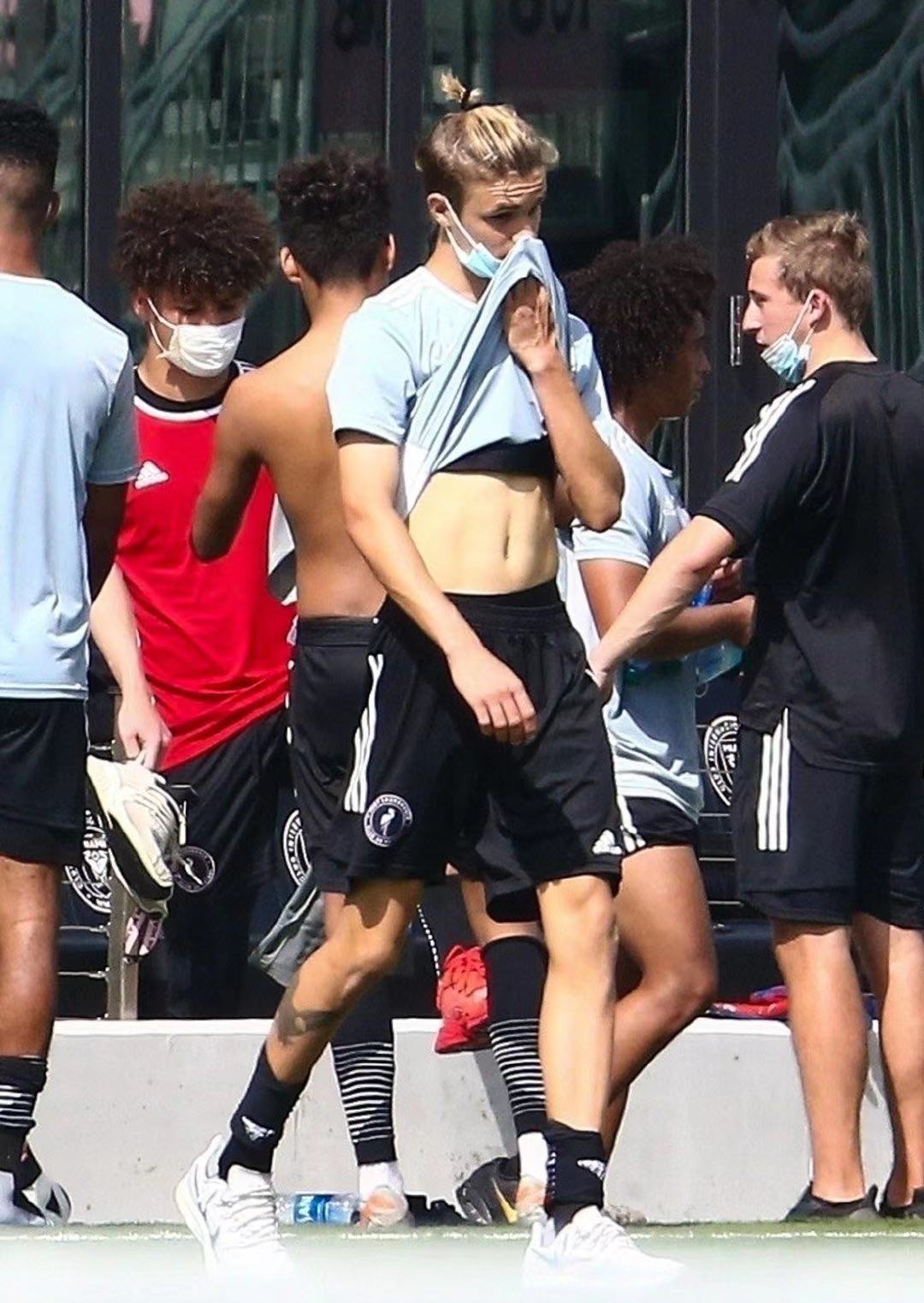 贝克汉姆二儿子有多会穿,贝克汉姆重返赛场