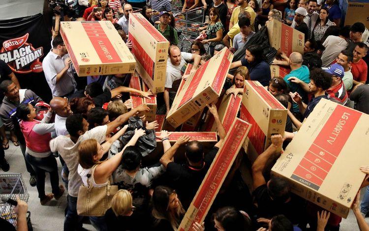 大批量美国美女涌入中国，打着旅游的幌子，实则另有目的