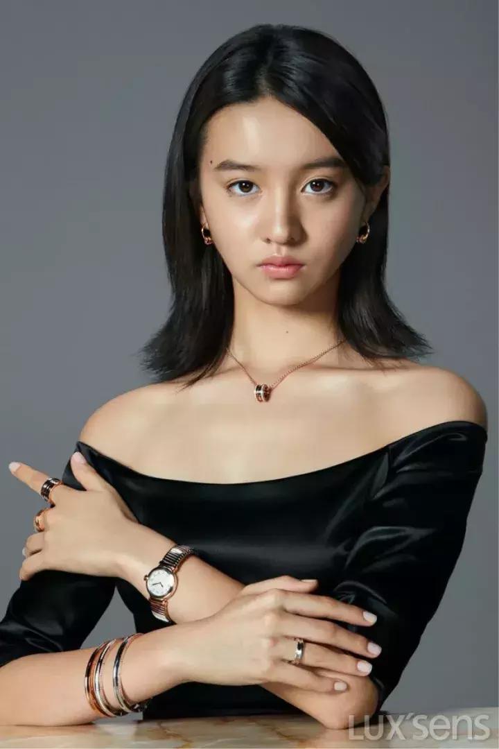 宝格丽和易烊千玺的杂志,易烊千玺代言宝格丽全球香氛系列