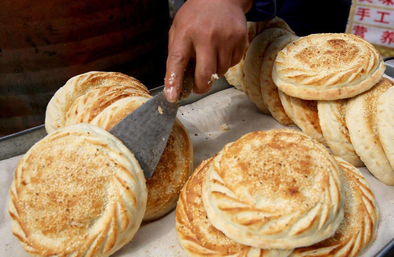 90后小伙子卖烧饼年入百万,卖烧饼一年能赚多少钱