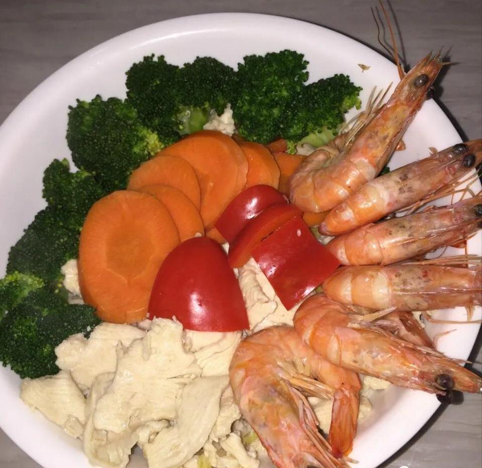 正太脸金刚身，36岁重庆小伙的肌肉身材太惹眼，保养的太好了