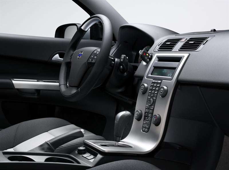 沃尔沃双门轿跑c30,坦克70多万车