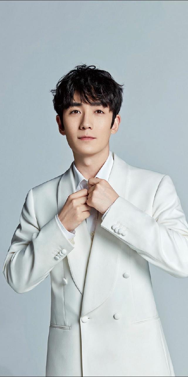 朱一龙笑容三格,朱一龙红衣绝美镜头