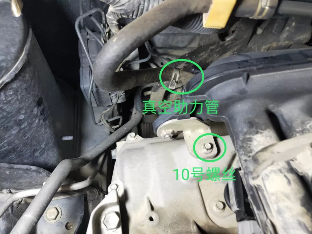 尼桑骐达1.6t更换铱铂金火花塞,日产阳光2011款换火花塞