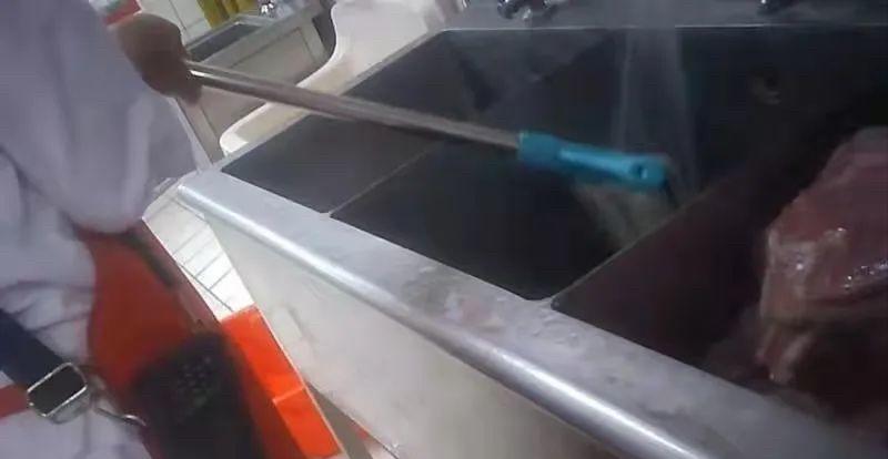 济南超市臭猪肉,济南一超市变质肉