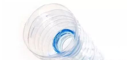 养鸡苍蝇多，这有简单实用方法来自制捕蝇器，值得收藏