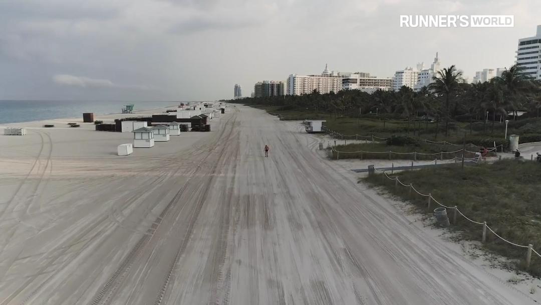 在同一片海滩上，瑞文从25岁跑到70岁，一万六千多天从未间断！他悟出人生真谛，也拥有了整个世界