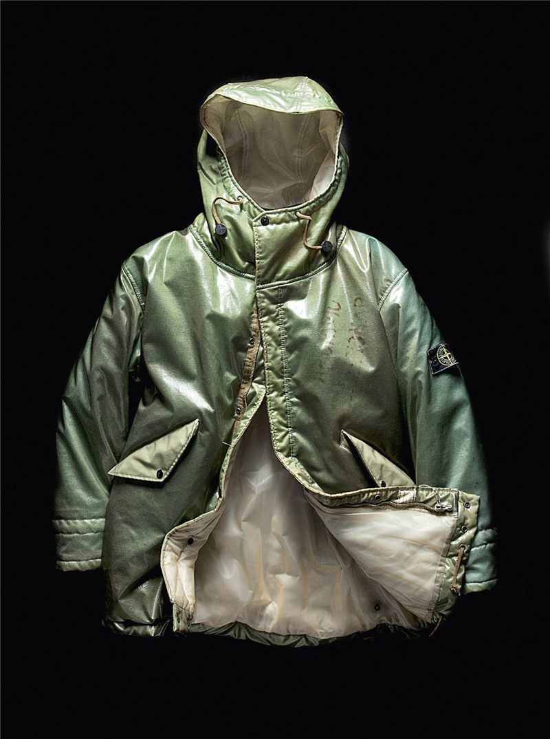 从军装到警服变成了衣服,从军装到正装的转变