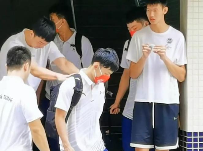 广东全运会男篮12人名单照片,广东男篮定15人出征名单