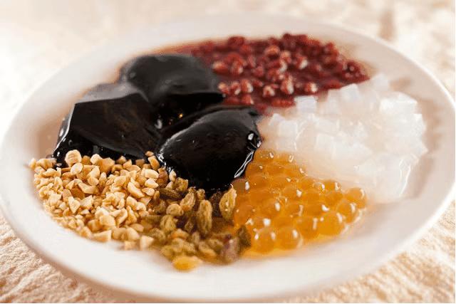 烧仙草桶装超大杯奶茶,超级有料烧仙草奶茶