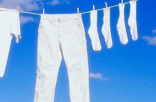 衣服发黄怎么办教你一个清洁妙招,白衣服发黄洗白简单有效方法直播