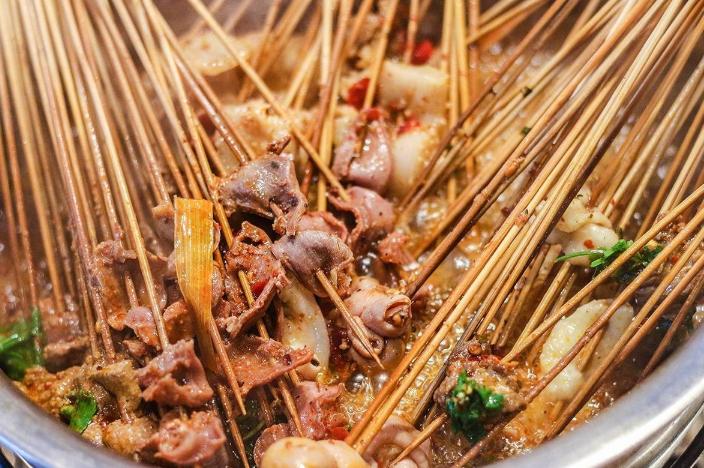 麻辣烫挑什么食材不压秤,吃麻辣烫最好挑什么菜