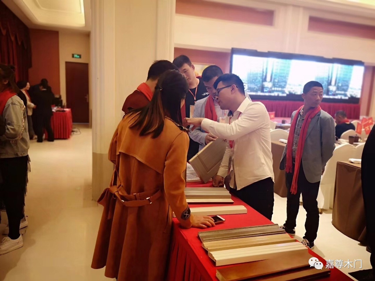 嘉尊门业集成,嘉尊木门直播