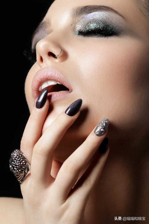 这5种坏习惯很多人常做,哪些坏习惯会使嘴唇变厚