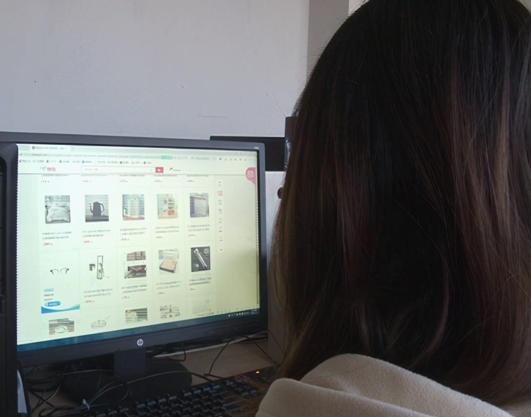 网购特价衣服不退不换合法吗,网购衣服不合身退货谁承担邮费