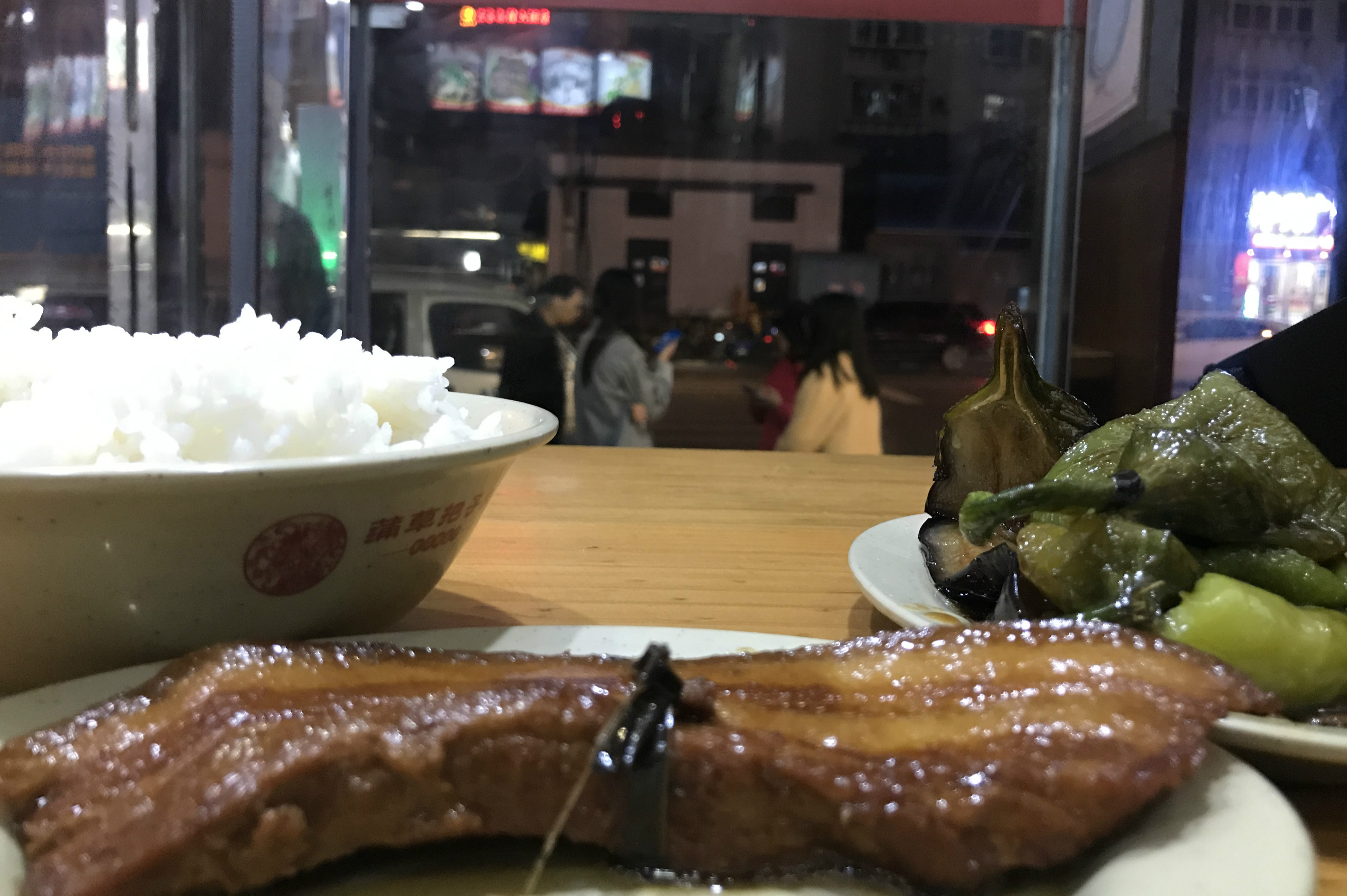 济南把子肉哪家好吃离高速近,济南把子肉哪家比较好吃