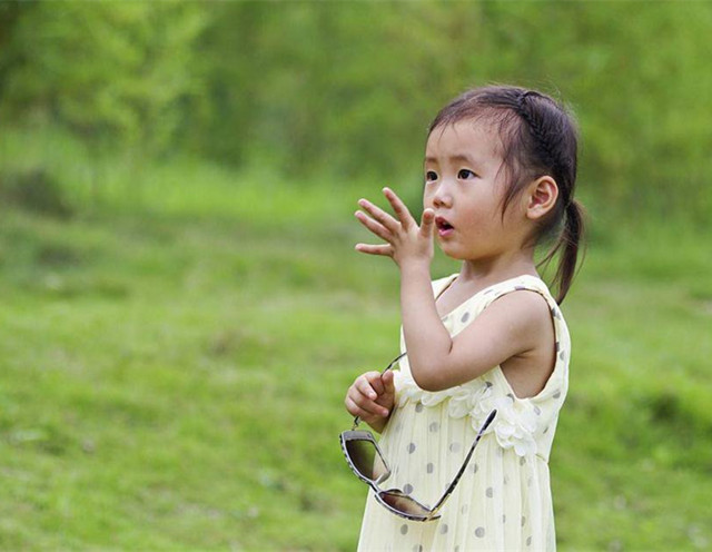 洗澡被爸爸撞见，内心崩溃，妈妈却说我矫情，该怎么办？写给父母