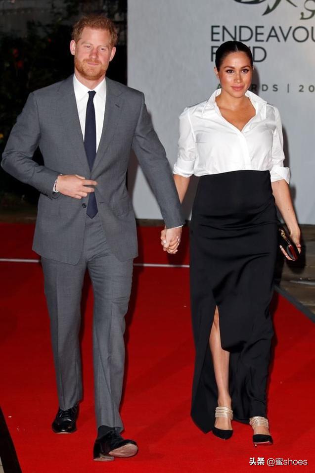 梅根穿的什么牌子高跟鞋,梅根王妃尖头红底高跟鞋图片