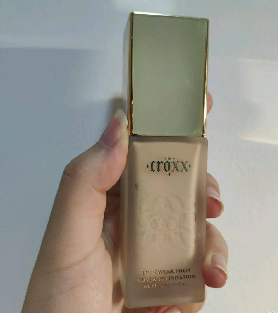 雅诗兰黛粉底液怎么样用才不浮粉,雅诗兰黛粉底液适合干皮肤吗