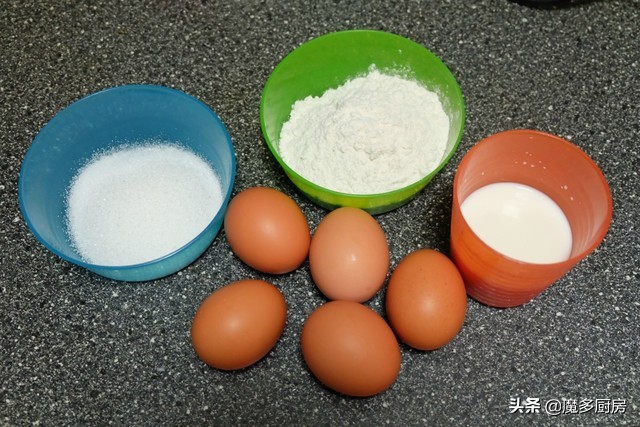 这才是电饭锅蛋糕正确的做法,用300g蛋糕预拌粉做电饭锅蛋糕