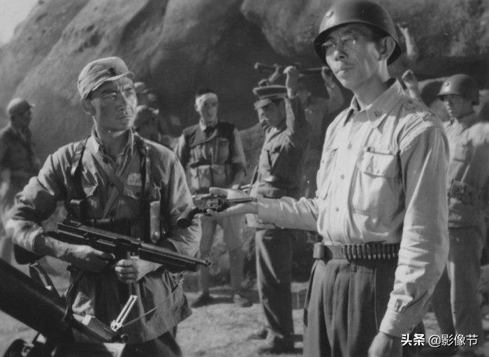 为什么《南征北战》成了“老三战”，《红日》却成了“大毒草”？