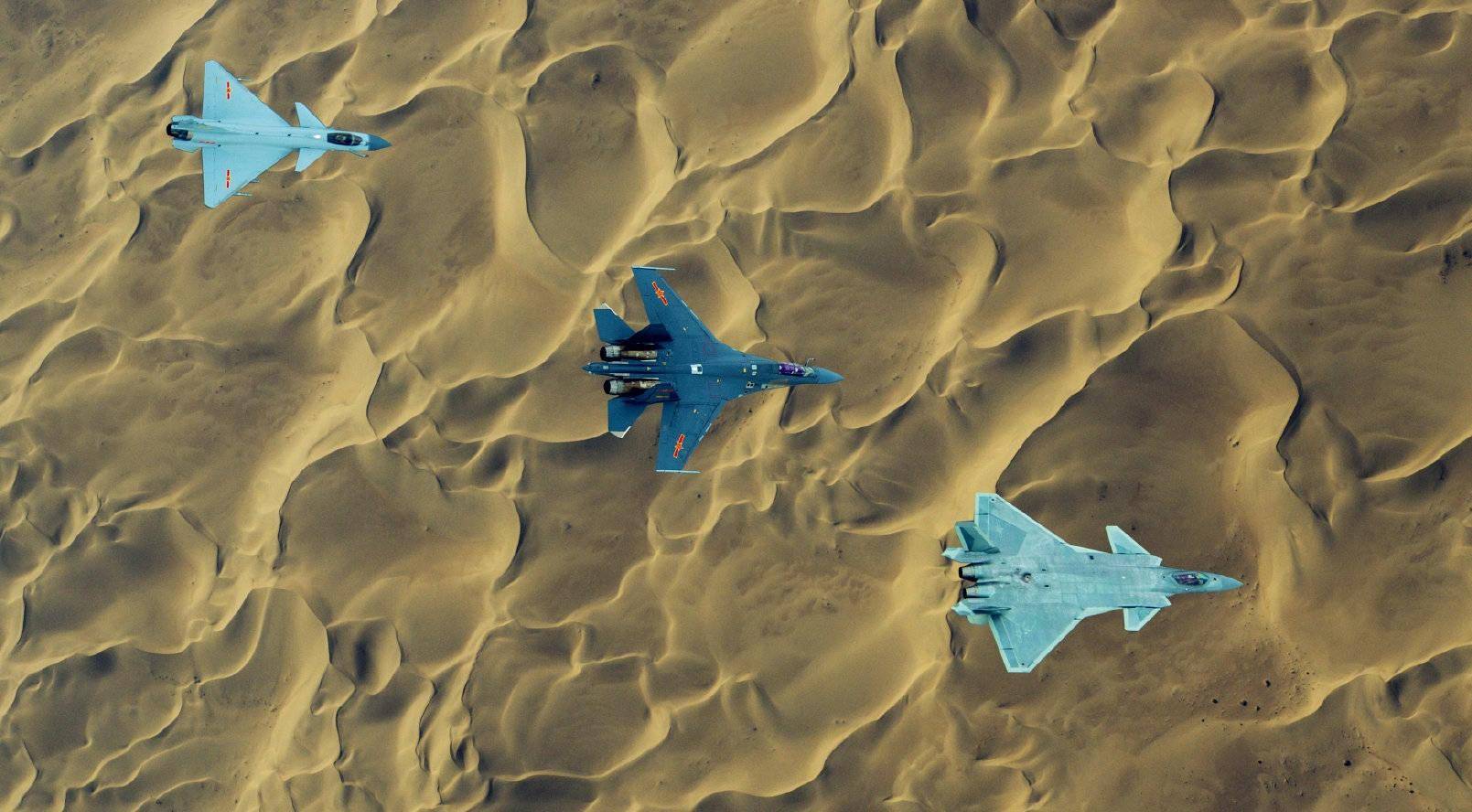 飞行教官眼中的歼-16：攻防兼备没短板，超过苏-30一个时代