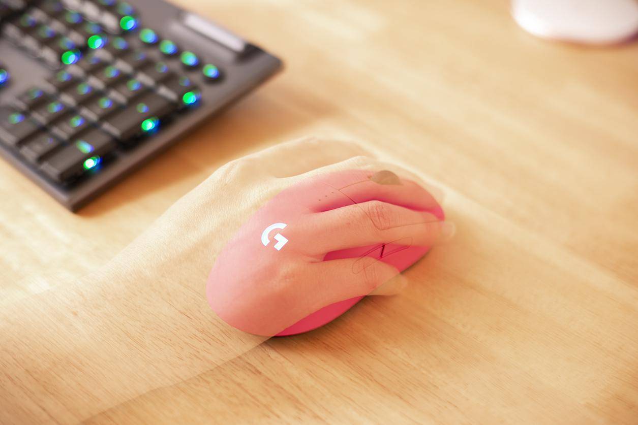 罗技鼠标gpw三代樱花粉,罗技prowireless鼠标测评