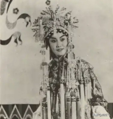 她4岁出道6岁上春晚,她4岁就出道