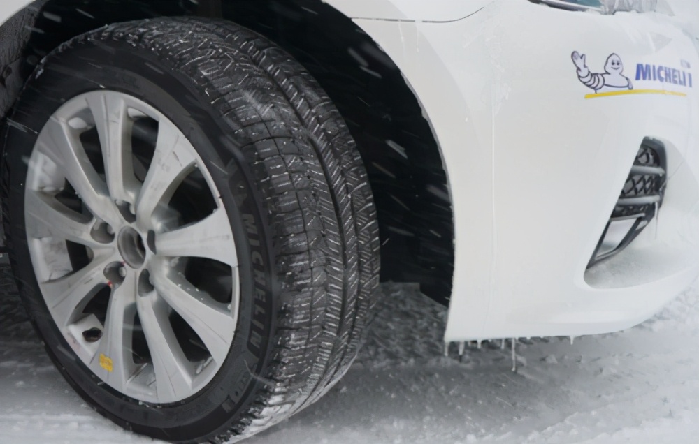 邓禄普与米其林雪地胎优缺点,路欧锋雪地胎对比邓禄普雪地胎