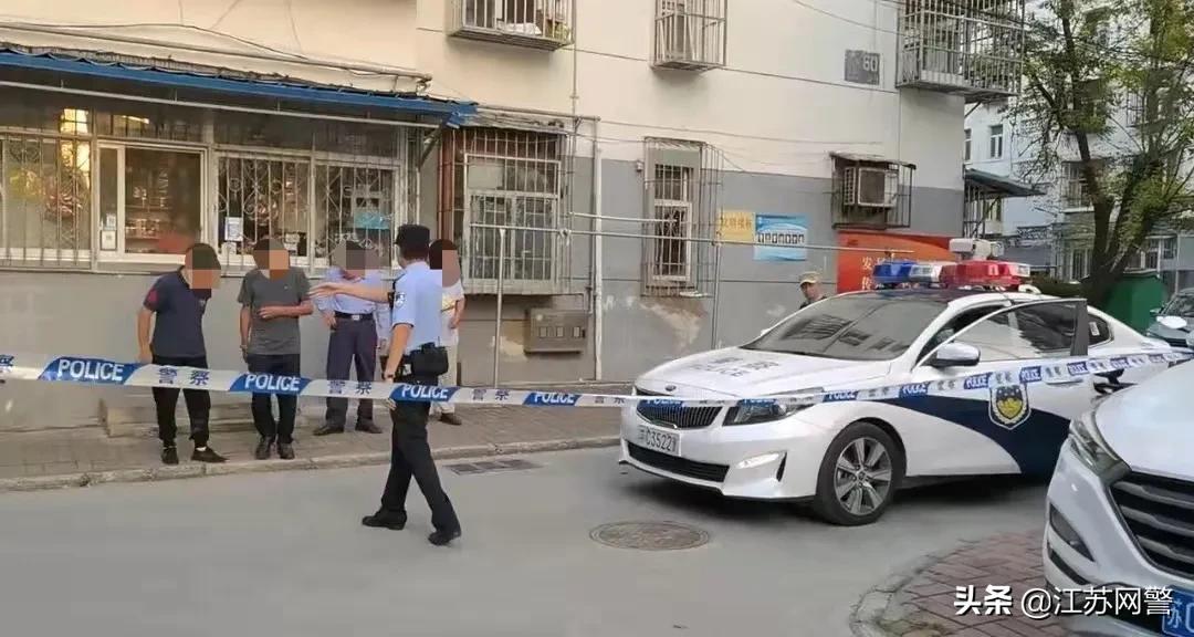 女童手指被砸断民警及时送医,孩子被砸脚趾视频