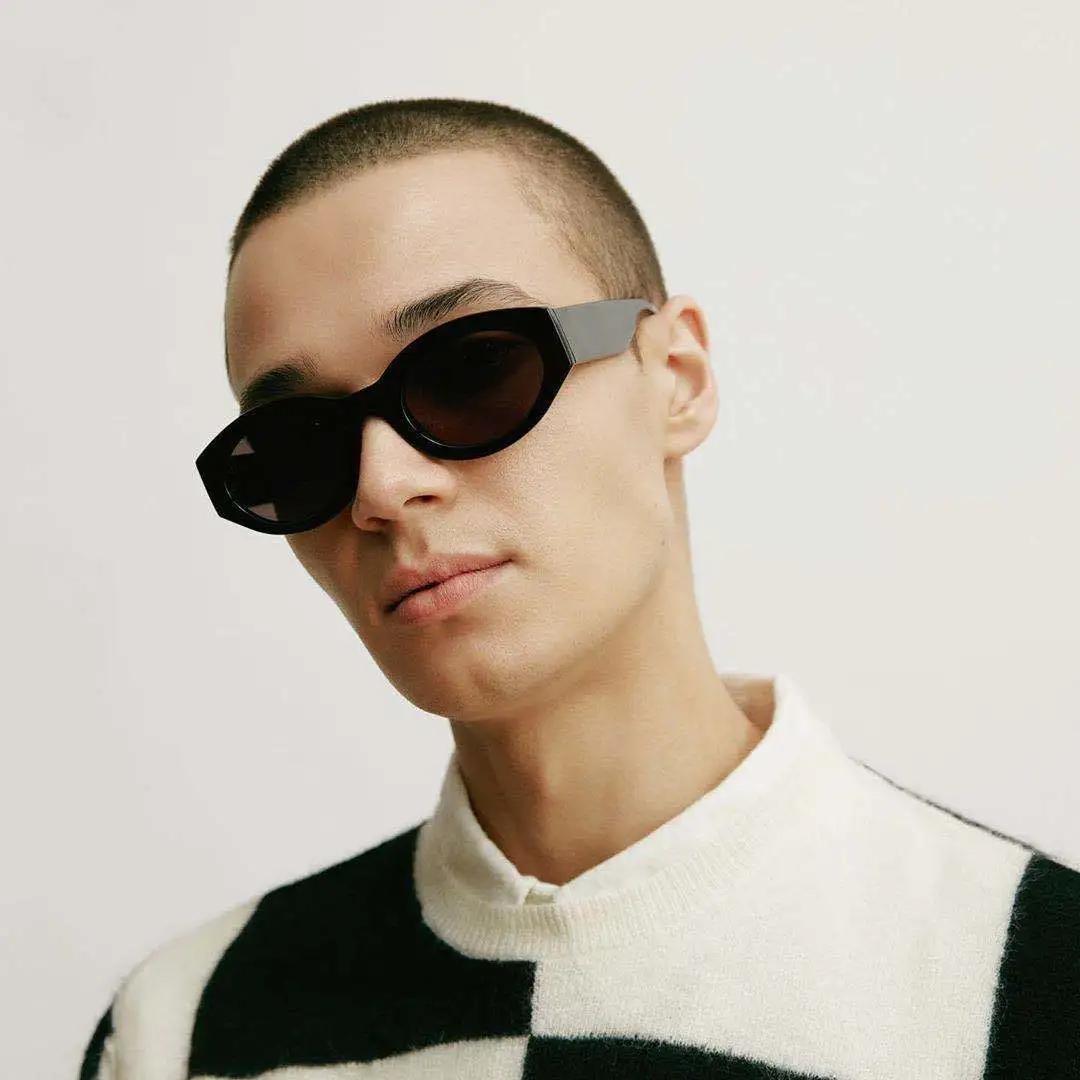 墨镜一戴谁都不爱时尚墨镜,推荐一款适合秋冬戴的墨镜